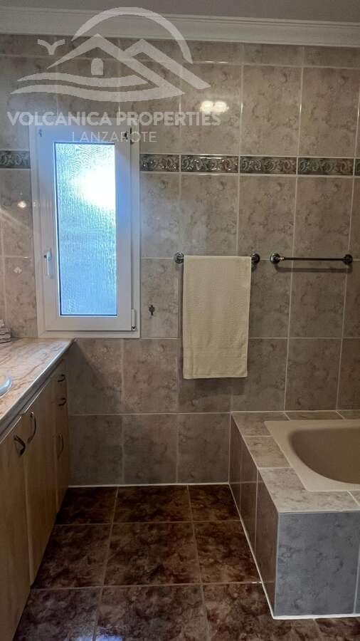 4 bedroom Villa for sale in Guime with garage - € 585,000 (Ref: 10162082)