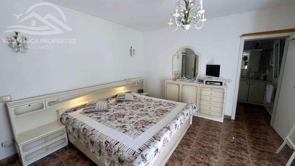 4 bedroom Villa for sale in Guime with garage - € 585,000 (Ref: 10162082)