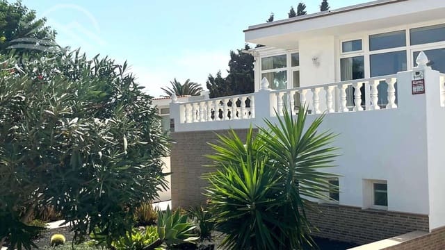 4 soveværelse Villa til salg i Guime, San Bartolomé med garage - € 585.000 (Ref: 10162082)