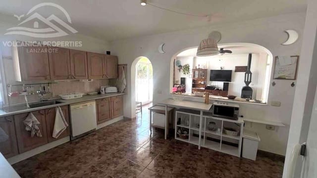 4 soveværelse Villa til salg i Guime, San Bartolomé med garage - € 585.000 (Ref: 10162082)