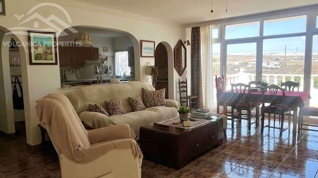 4 soveværelse Villa til salg i Guime, San Bartolomé med garage - € 585.000 (Ref: 10162082)