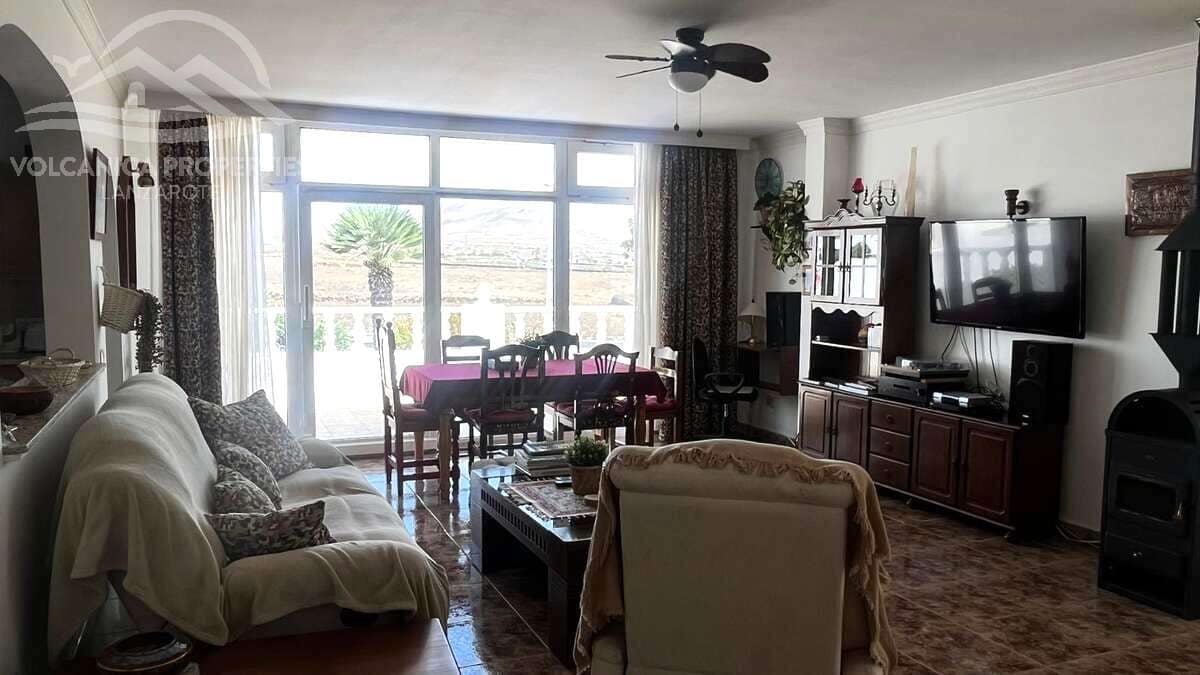 4 bedroom Villa for sale in Guime with garage - € 585,000 (Ref: 10162082)