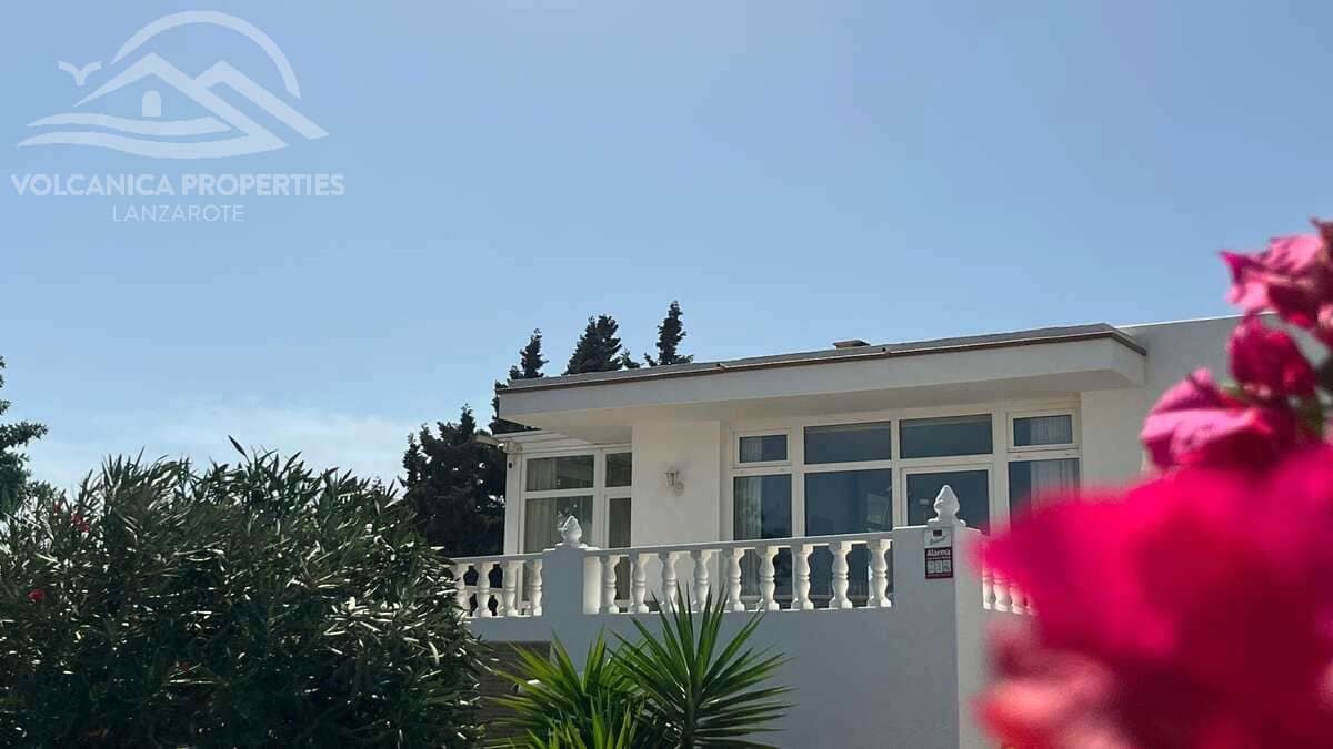 4 bedroom Villa for sale in Guime with garage - € 585,000 (Ref: 10162082)