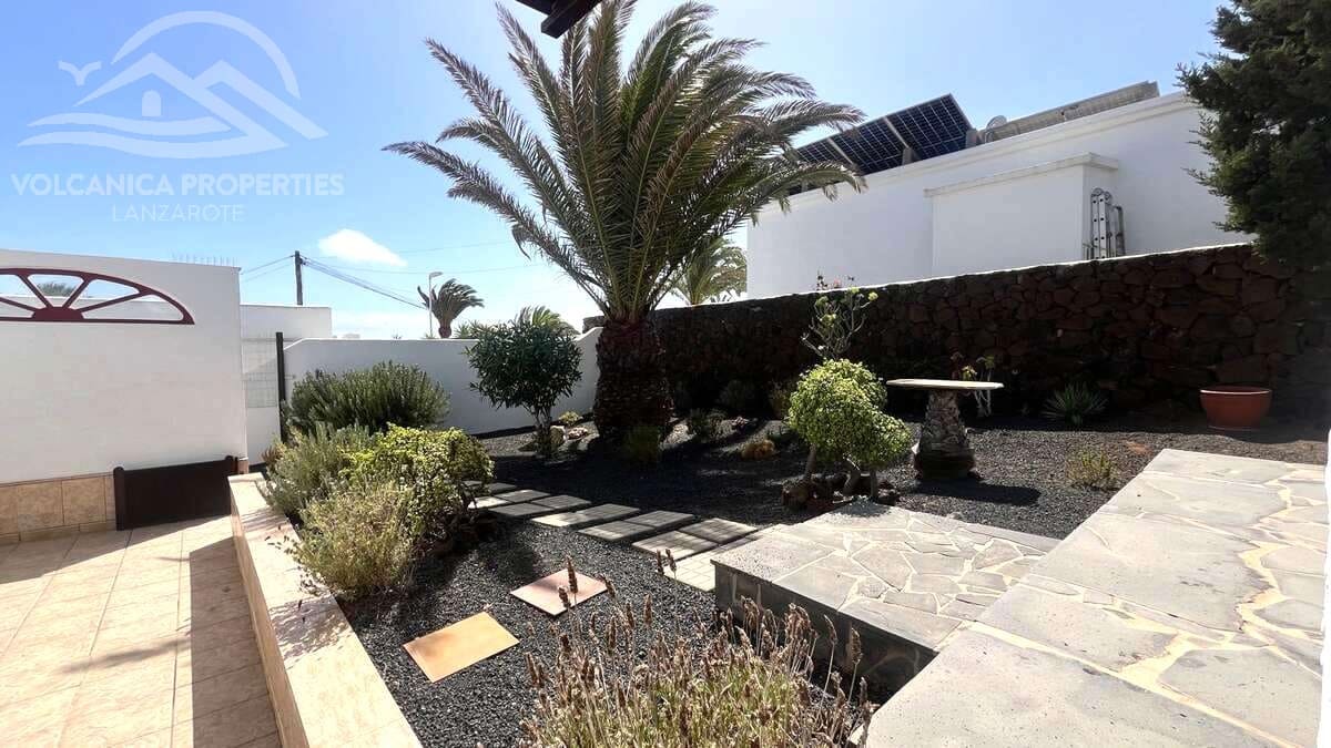 4 bedroom Villa for sale in Guime with garage - € 585,000 (Ref: 10162082)