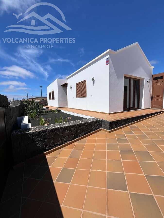 3 bedroom Villa for sale in La Vegueta with garage - € 495,000 (Ref: 10165972)