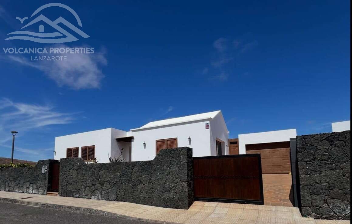 3 bedroom Villa for sale in La Vegueta with garage - € 495,000 (Ref: 10165972)
