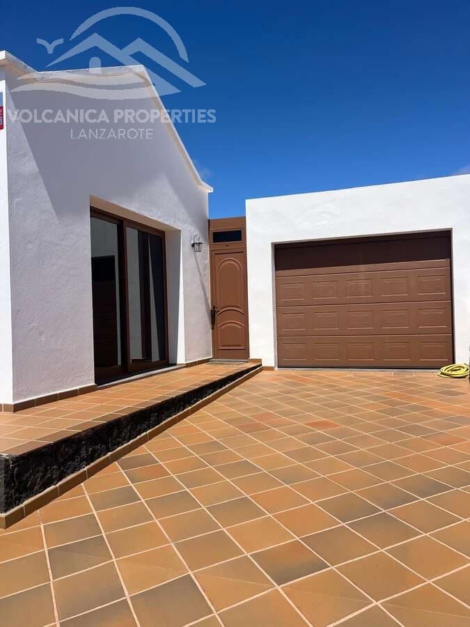 3 bedroom Villa for sale in La Vegueta with garage - € 495,000 (Ref: 10165972)