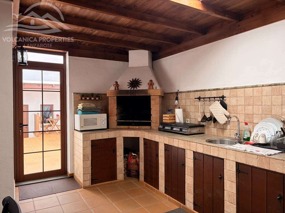3 bedroom Villa for sale in La Vegueta with garage - € 495,000 (Ref: 10165972)