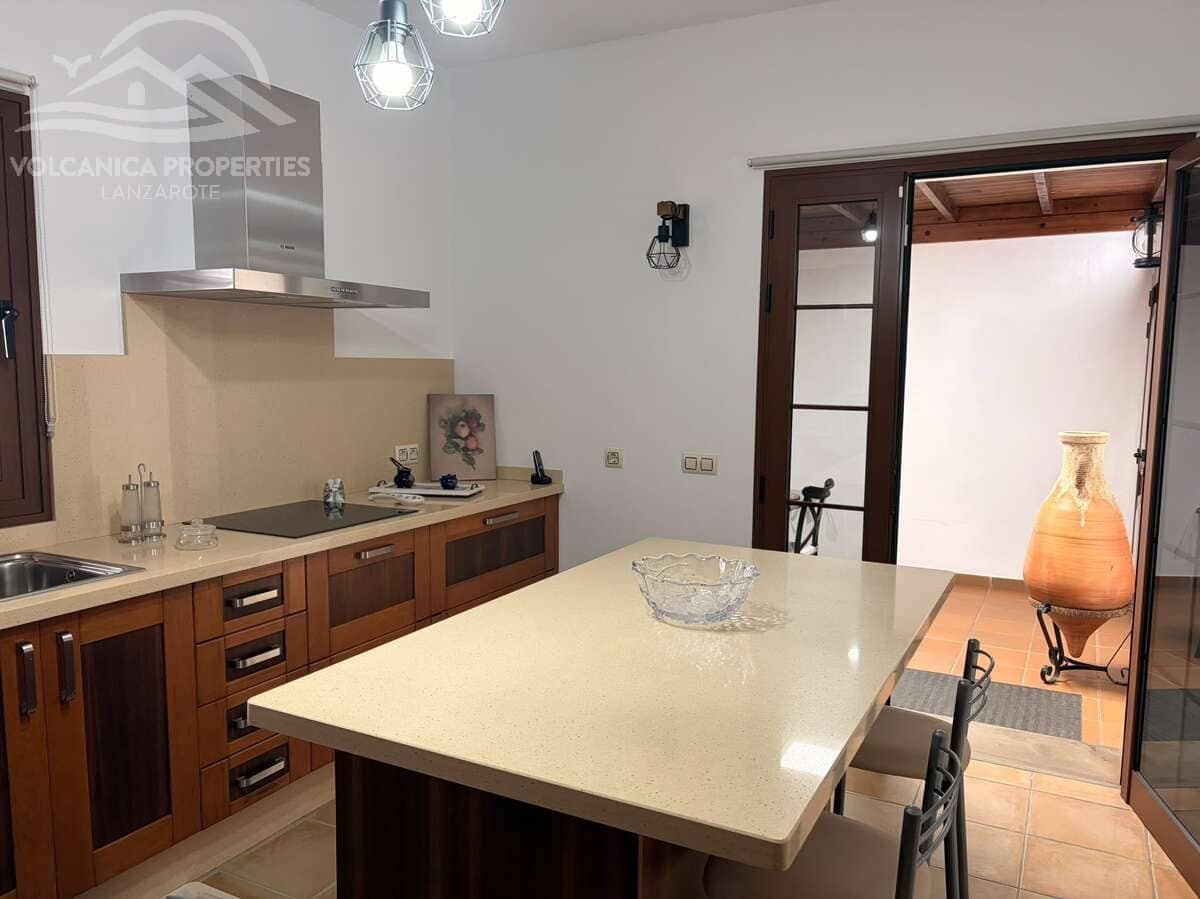 3 bedroom Villa for sale in La Vegueta with garage - € 495,000 (Ref: 10165972)