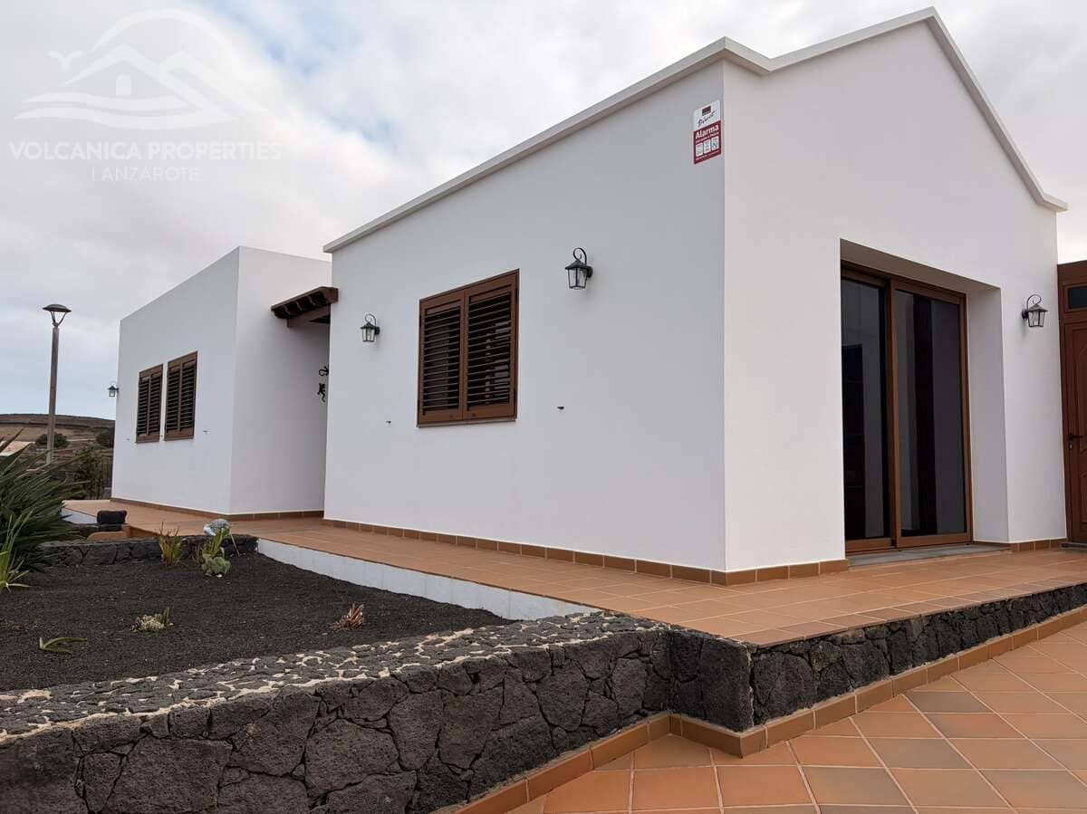 3 bedroom Villa for sale in La Vegueta with garage - € 495,000 (Ref: 10165972)