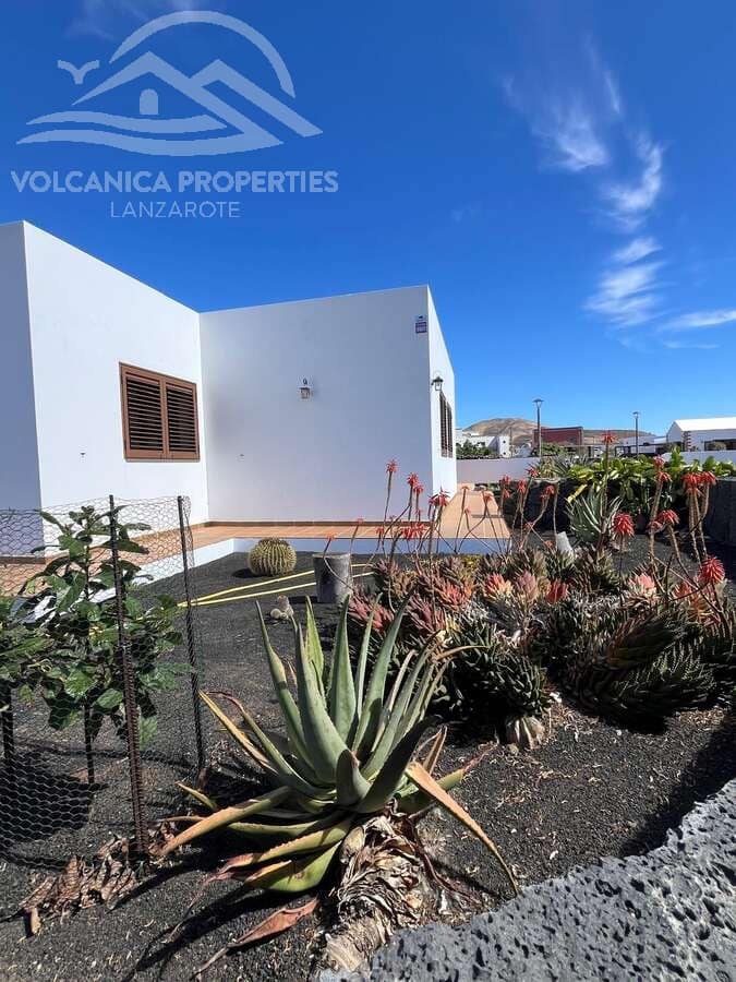 3 bedroom Villa for sale in La Vegueta with garage - € 495,000 (Ref: 10165972)