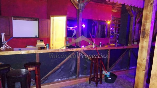 Commercial for sale in Charco del Palo, Haría - € 1,200,000 (Ref: 3760599)