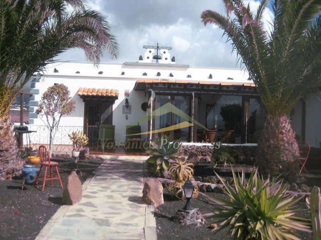Chalet de 5 habitaciones en Macher, Tías en venta con piscina garaje - 1.496.500 € (Ref: 3760615)