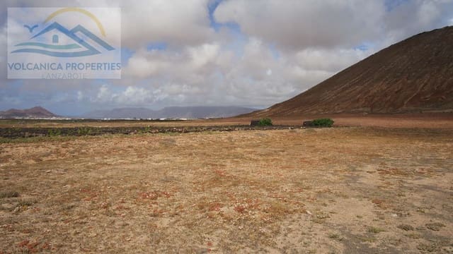 Rakentamaton maa myytävänä paikassa Tinajo - 215 000 € (Ref: 6069873)