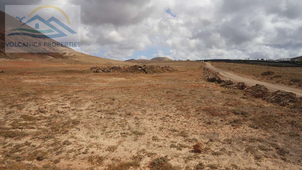 Ubebygd land til salgs i Tinajo - € 215 000 (Ref: 6069873)