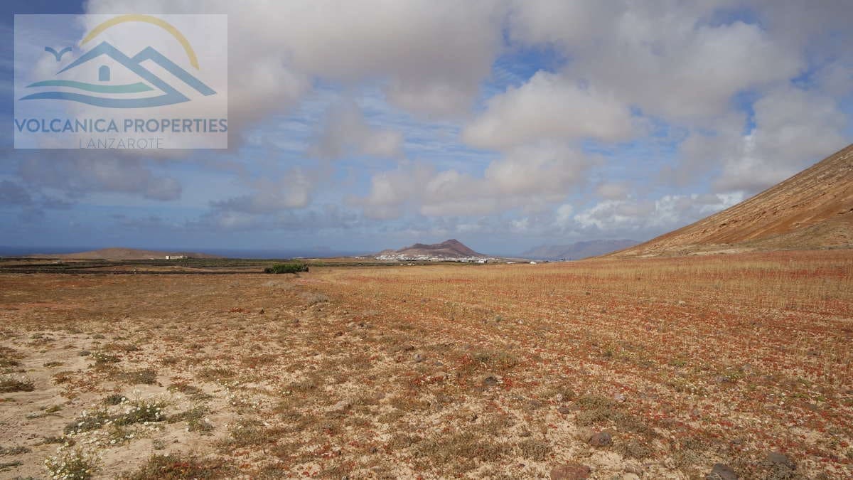 Ubebygd land til salgs i Tinajo - € 215 000 (Ref: 6069873)