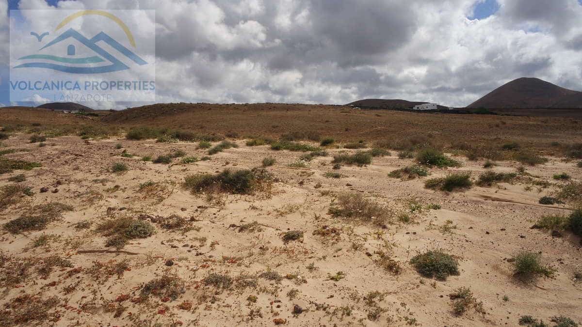 Ubebygd land til salgs i Tinajo - € 215 000 (Ref: 6069873)