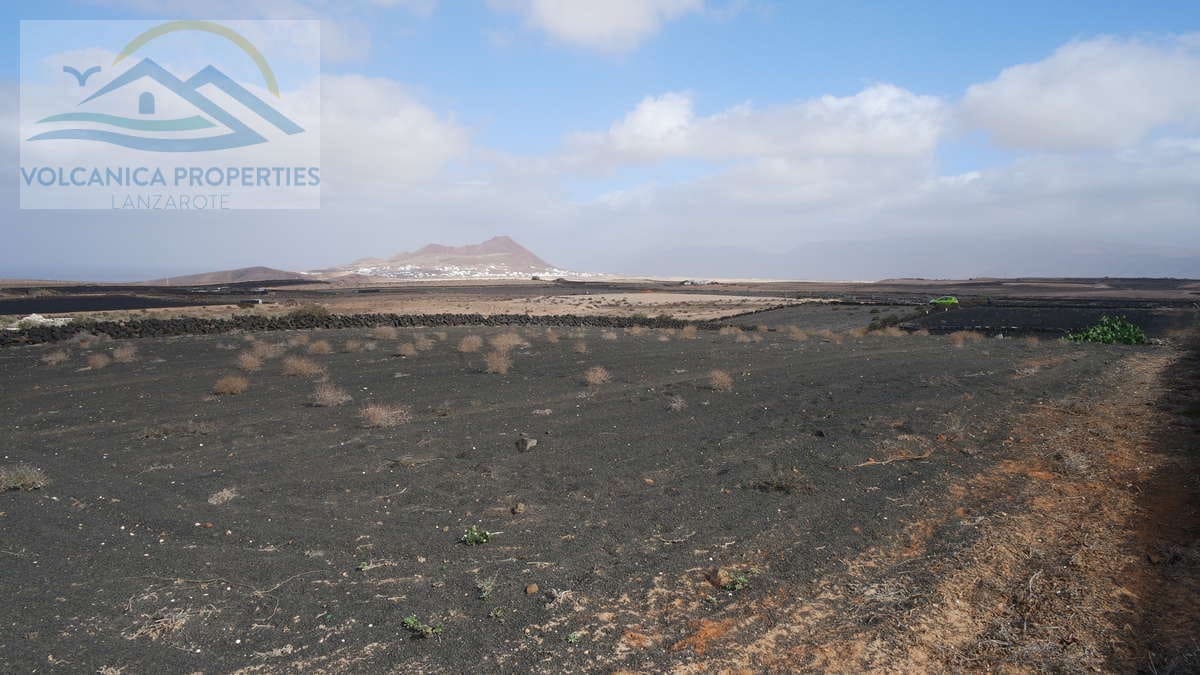 Ubebygd land til salgs i Tinajo - € 25 000 (Ref: 6530757)