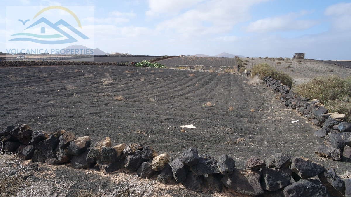 Ubebygd land til salgs i Tinajo - € 25 000 (Ref: 6530757)