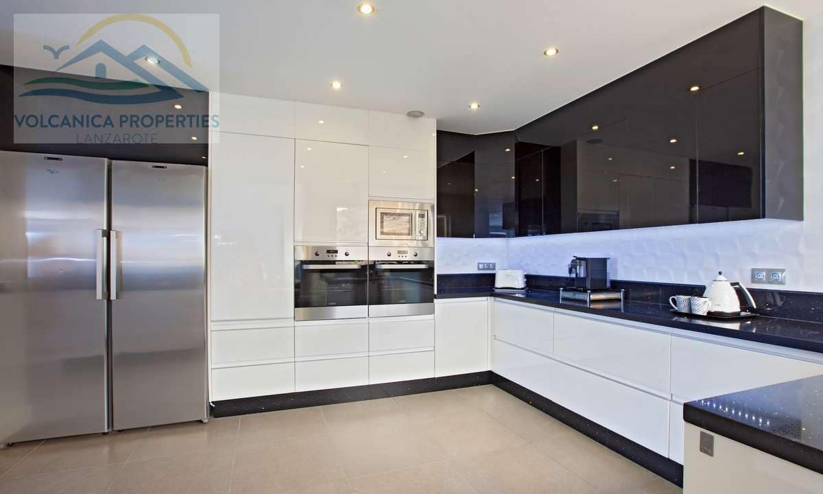 7 soveværelse Villa til salg i Playa Blanca med swimmingpool garage - € 2.800.000 (Ref: 6865878)