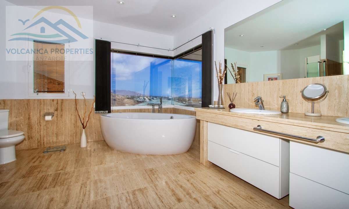 7 soveværelse Villa til salg i Playa Blanca med swimmingpool garage - € 2.800.000 (Ref: 6865878)