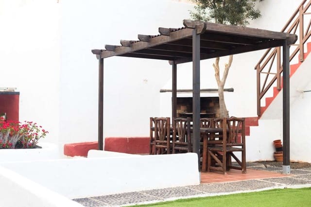 5 soveværelse Villa til salg i Tiagua, Teguise - € 559.000 (Ref: 8404514)