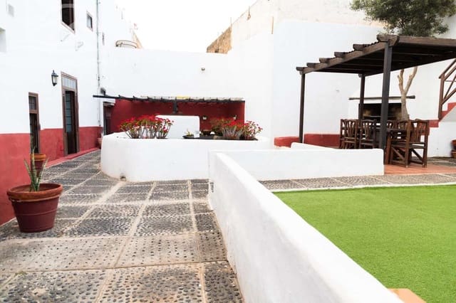 5 soveværelse Villa til salg i Tiagua, Teguise - € 559.000 (Ref: 8404514)