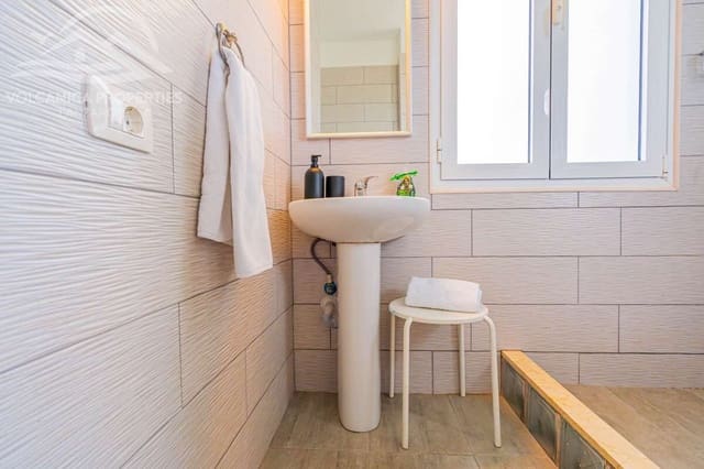 2 slaapkamer Appartement te koop in Costa Teguise, Teguise - € 840.000 (Ref: 8456703)