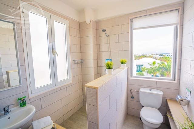 2 slaapkamer Appartement te koop in Costa Teguise, Teguise - € 840.000 (Ref: 8456703)