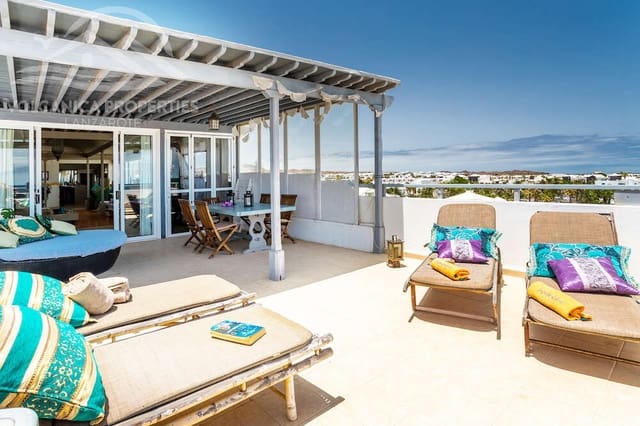 2 bedroom Apartment for sale in Costa Teguise, Teguise - € 840,000 (Ref: 8456703)