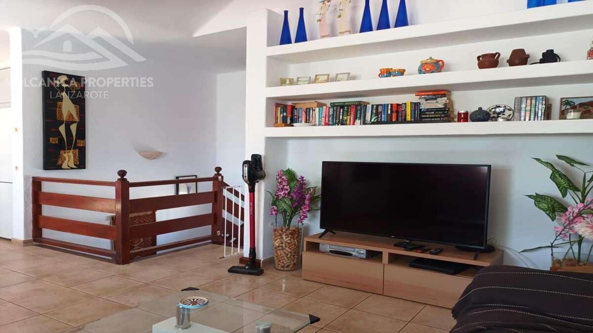 3 bedroom Villa for sale in Costa Teguise with pool - € 499,000 (Ref: 8596988)