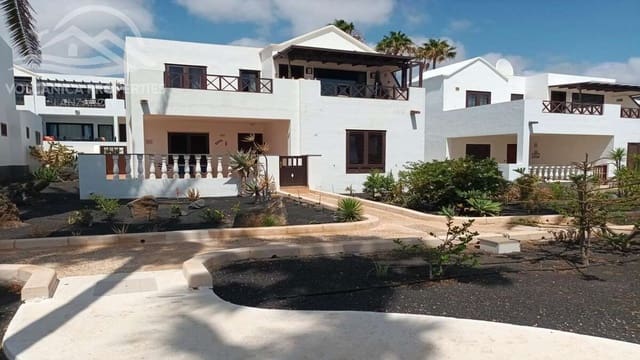 3 bedroom Villa for sale in Costa Teguise, Teguise with pool - € 499,000 (Ref: 8596988)