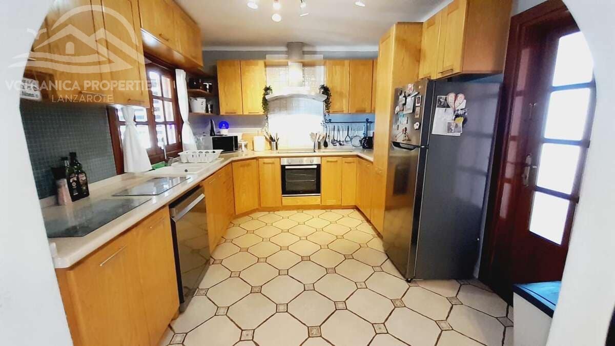 6 soveværelse Villa til salg i Guime med swimmingpool garage - € 790.000 (Ref: 9024391)