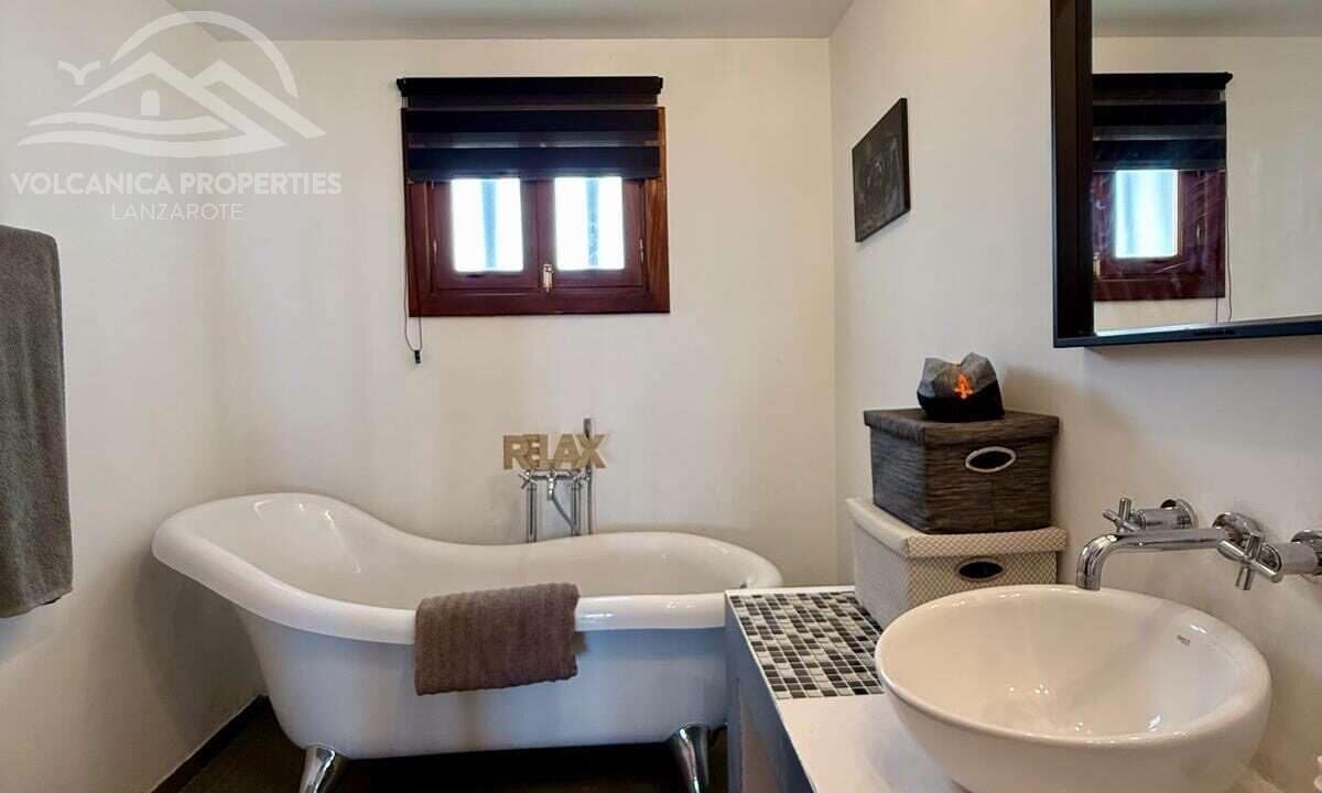 6 soveværelse Villa til salg i Guime med swimmingpool garage - € 790.000 (Ref: 9024391)