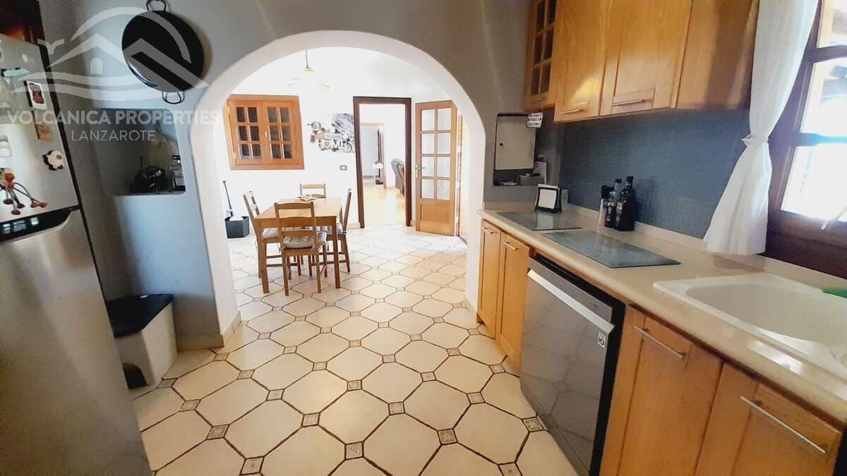 6 soveværelse Villa til salg i Guime med swimmingpool garage - € 790.000 (Ref: 9024391)