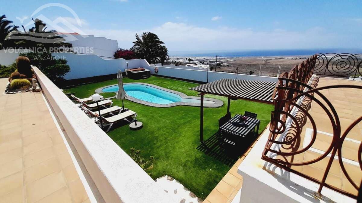 6 soverom Villa til salgs i Guime med svømmebasseng garasje - € 790 000 (Ref: 9024391)