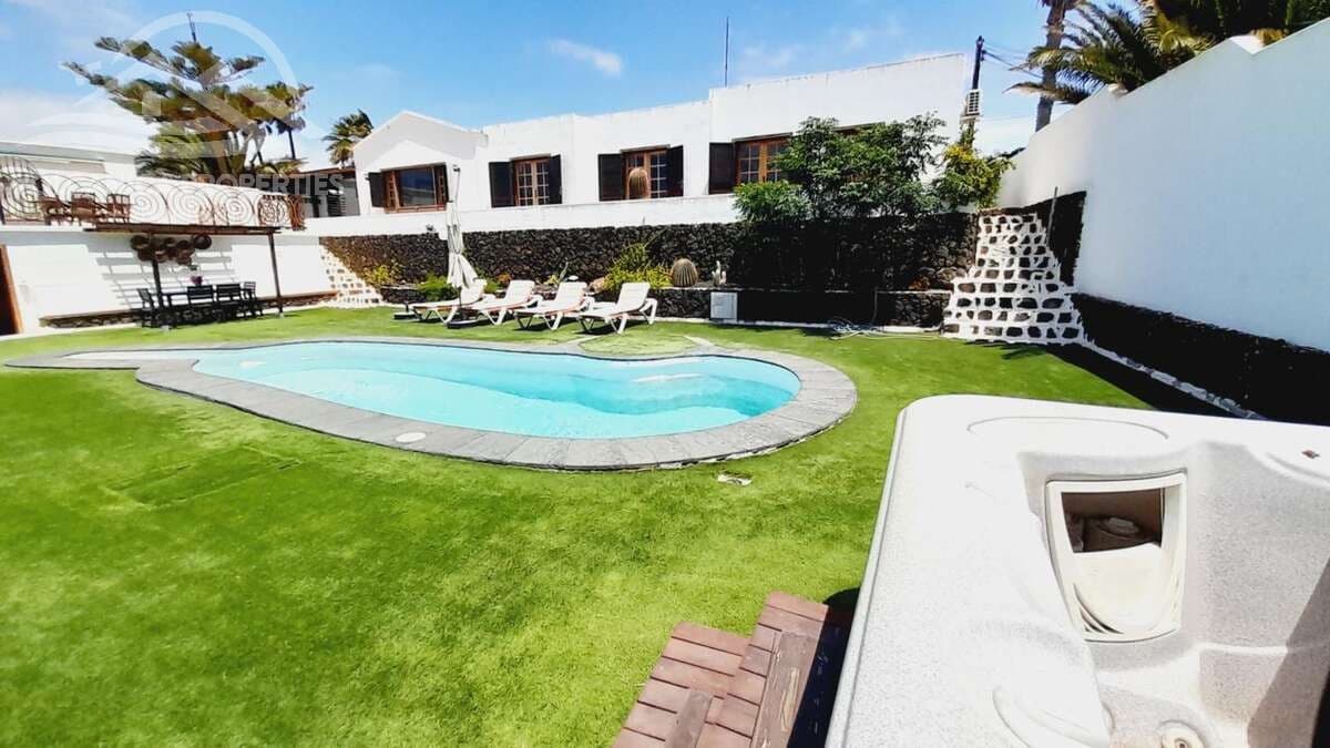 6 soverom Villa til salgs i Guime med svømmebasseng garasje - € 790 000 (Ref: 9024391)