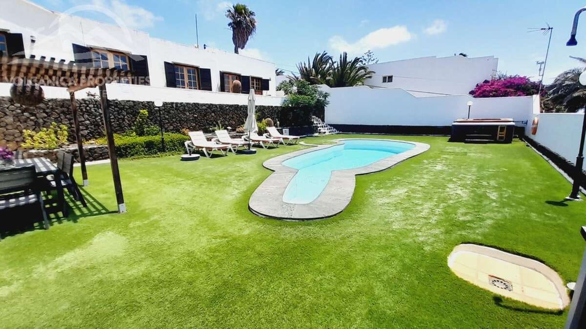 6 soverom Villa til salgs i Guime med svømmebasseng garasje - € 790 000 (Ref: 9024391)