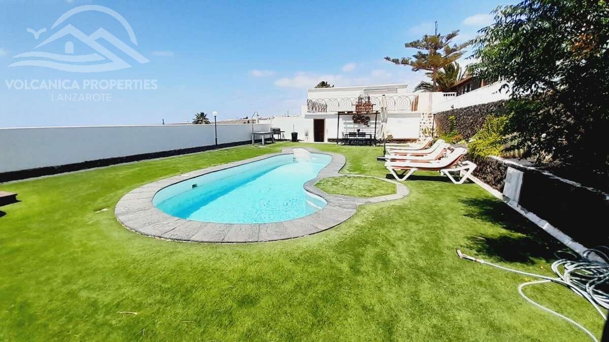 6 soverom Villa til salgs i Guime med svømmebasseng garasje - € 790 000 (Ref: 9024391)