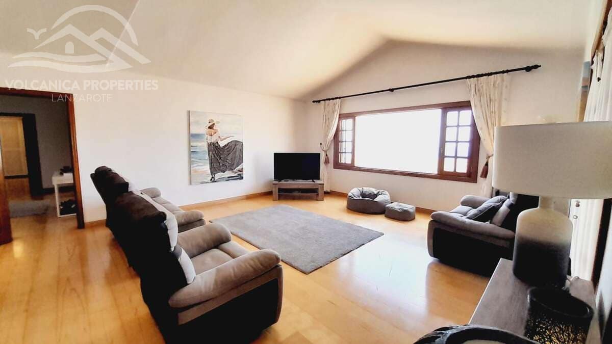 6 soverom Villa til salgs i Guime med svømmebasseng garasje - € 790 000 (Ref: 9024391)