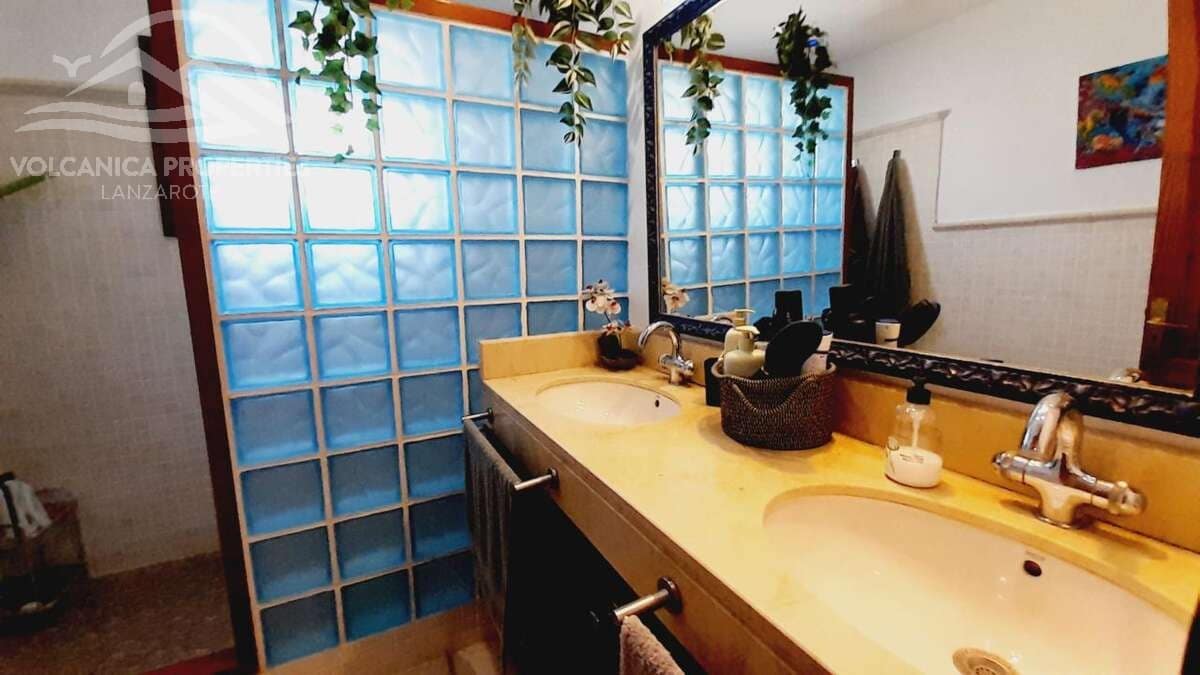 6 soverom Villa til salgs i Guime med svømmebasseng garasje - € 790 000 (Ref: 9024391)
