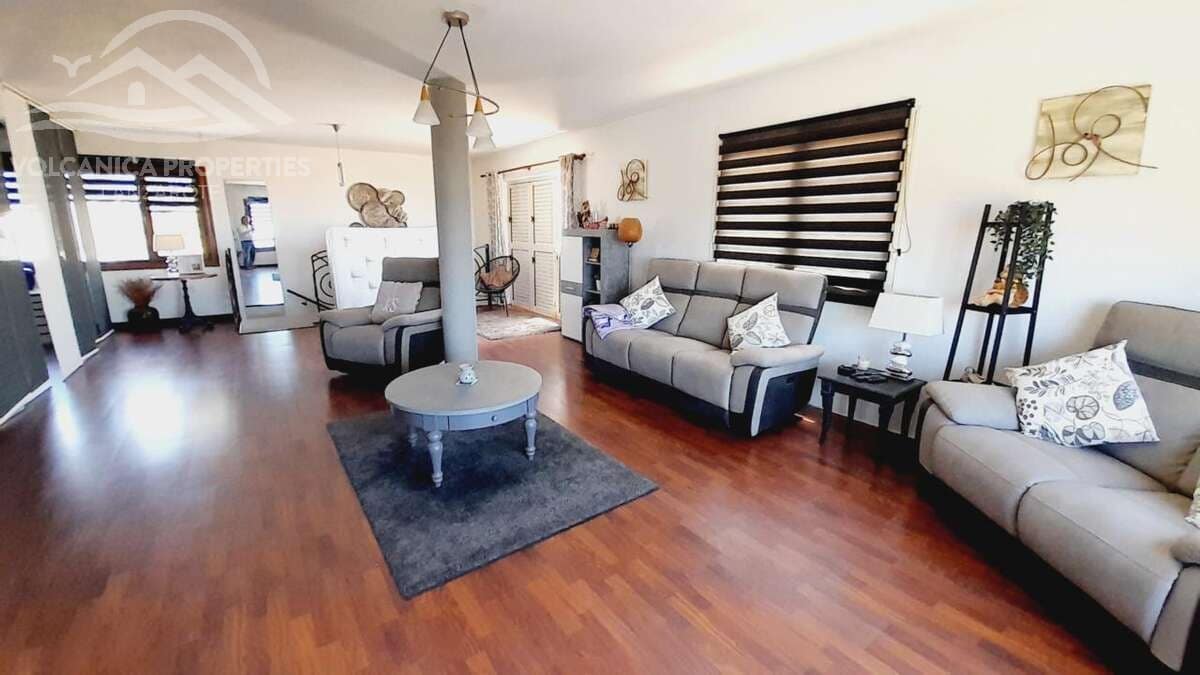 6 soverom Villa til salgs i Guime med svømmebasseng garasje - € 790 000 (Ref: 9024391)
