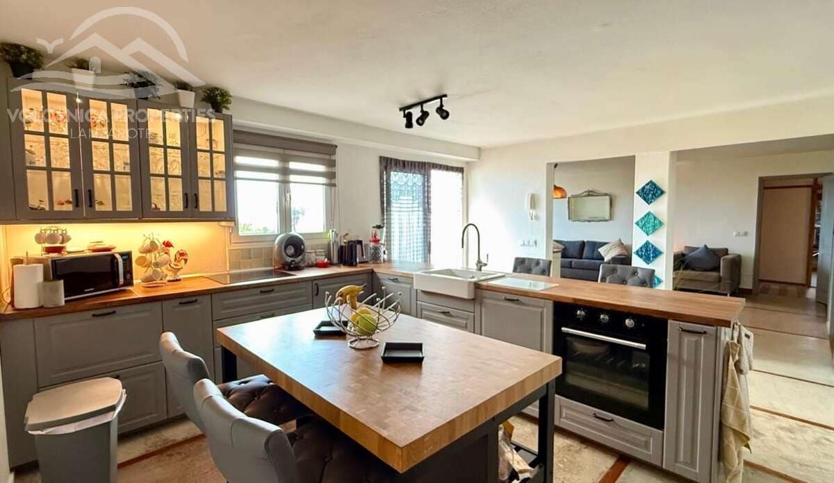 6 soverom Villa til salgs i Guime med svømmebasseng garasje - € 790 000 (Ref: 9024391)
