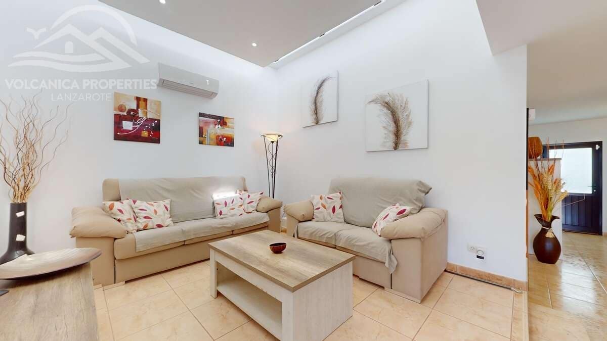 3 slaapkamer Villa te koop in Playa Blanca met zwembad garage - € 475.000 (Ref: 9106205)