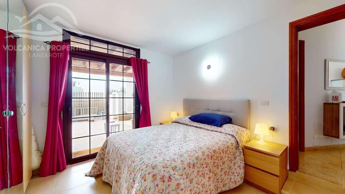 3 slaapkamer Villa te koop in Playa Blanca met zwembad garage - € 475.000 (Ref: 9106205)