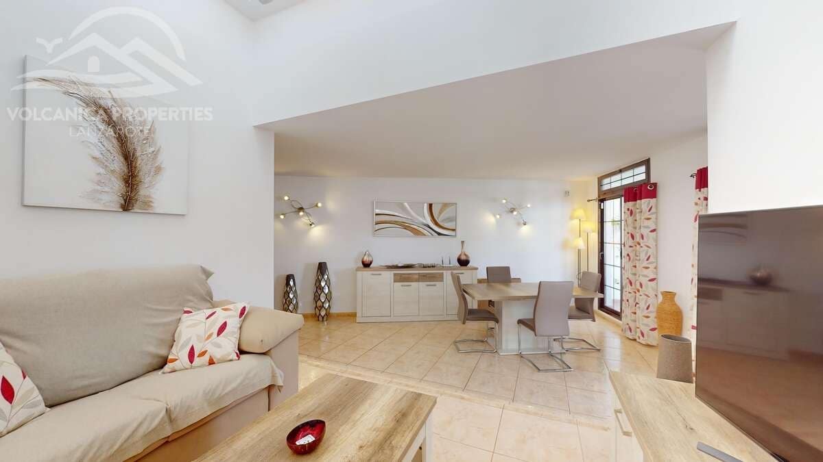 3 slaapkamer Villa te koop in Playa Blanca met zwembad garage - € 475.000 (Ref: 9106205)