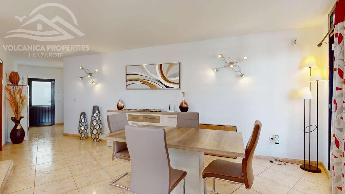 3 slaapkamer Villa te koop in Playa Blanca met zwembad garage - € 475.000 (Ref: 9106205)