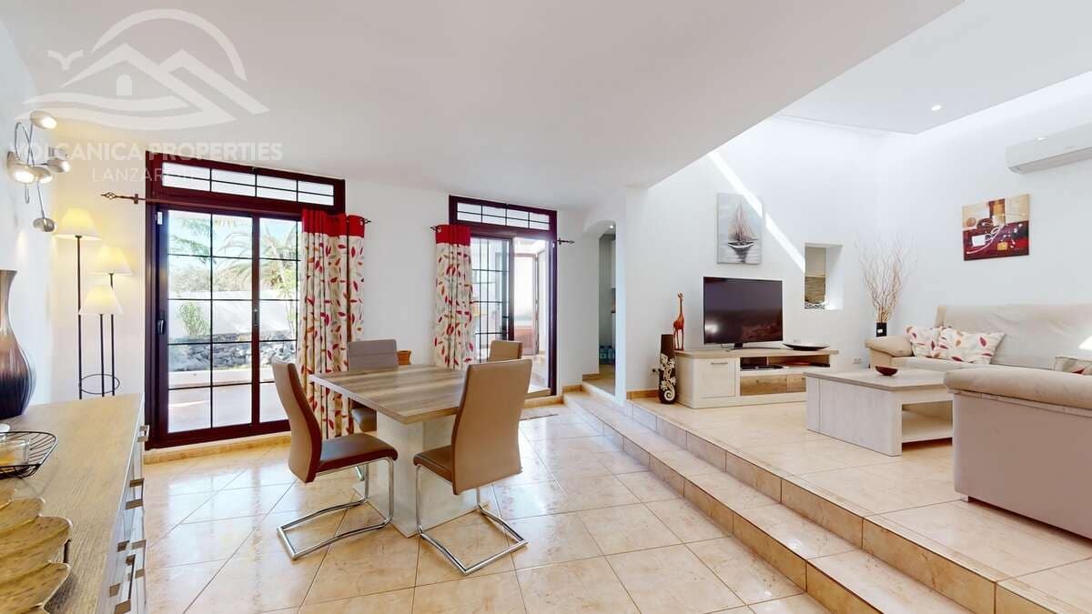 3 slaapkamer Villa te koop in Playa Blanca met zwembad garage - € 475.000 (Ref: 9106205)