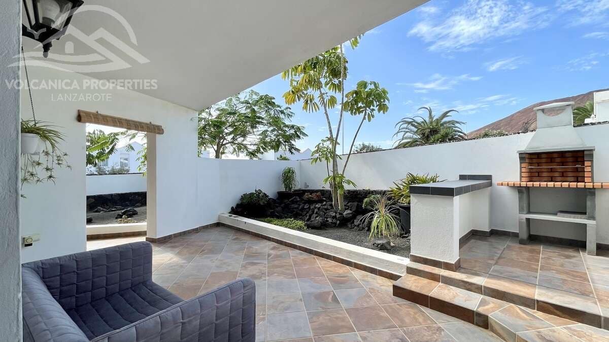 3 slaapkamer Villa te koop in Playa Blanca met zwembad garage - € 475.000 (Ref: 9106205)