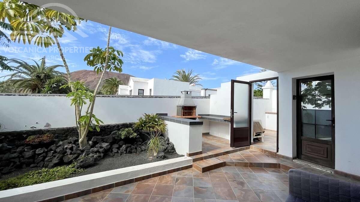 3 slaapkamer Villa te koop in Playa Blanca met zwembad garage - € 475.000 (Ref: 9106205)